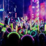SHQDD 500 Glow Sticks Bulk Party Pack, 8” Neon Glow Sticks, DIY