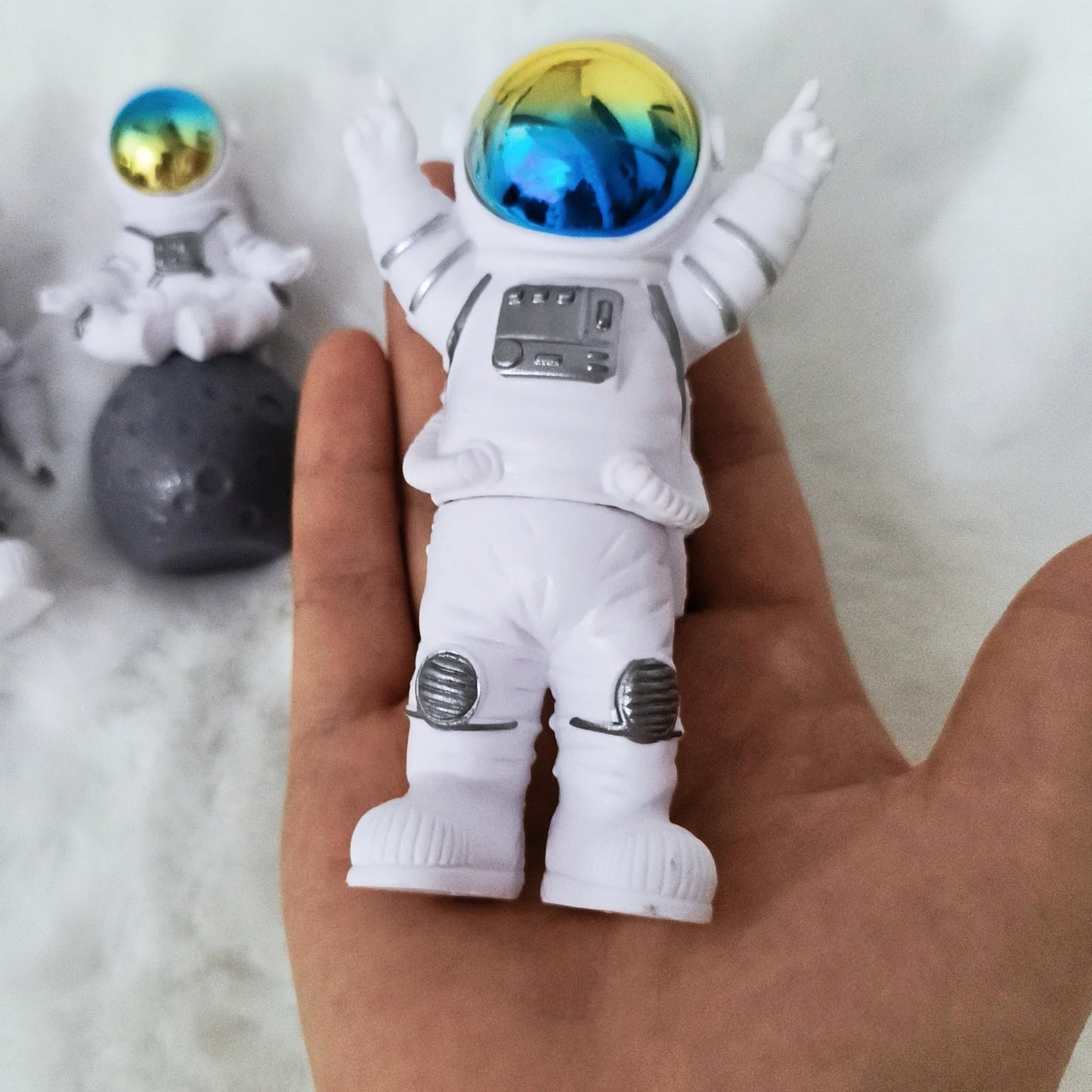 Ni-JASW Gradient Astronaut Statues Set of 4, Spaceman Figurines Space