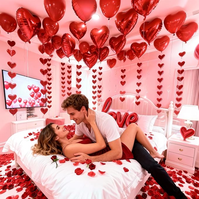 Valentine's Day Decorations Set 1000 Rose Petals & 31 Red Heart